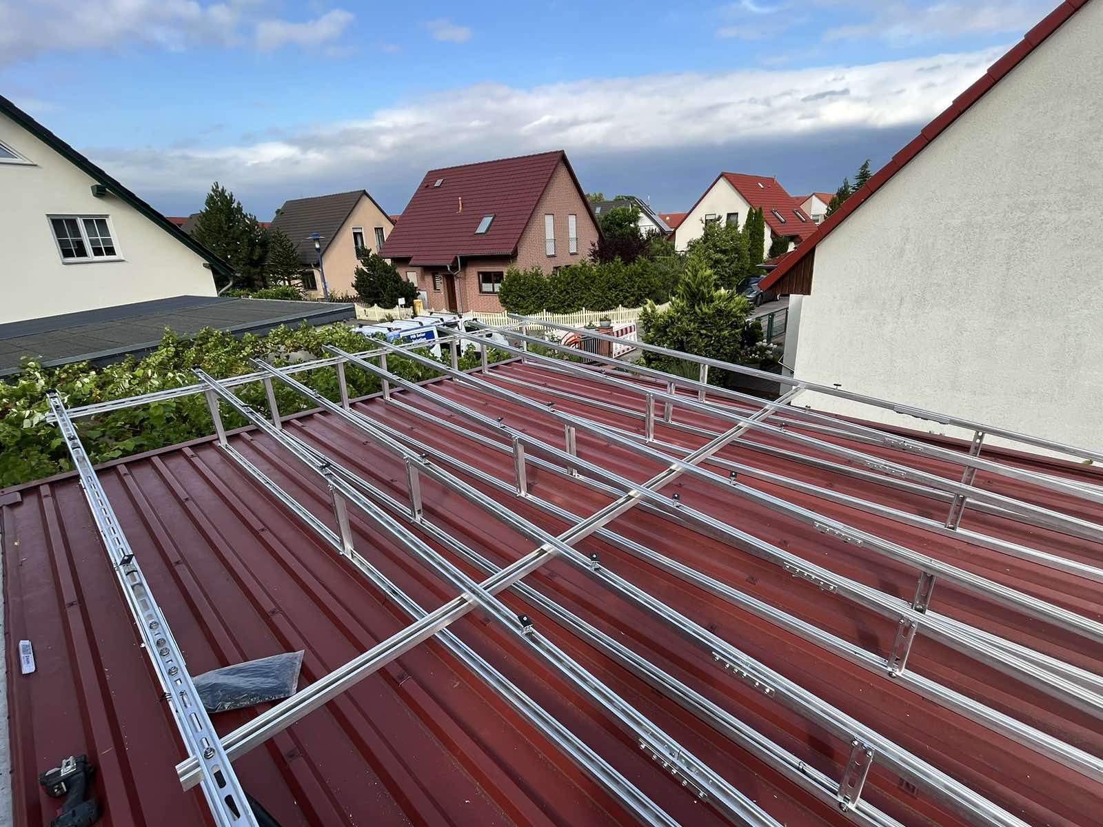 Montagesystem für Photovoltaik auf Metalldach